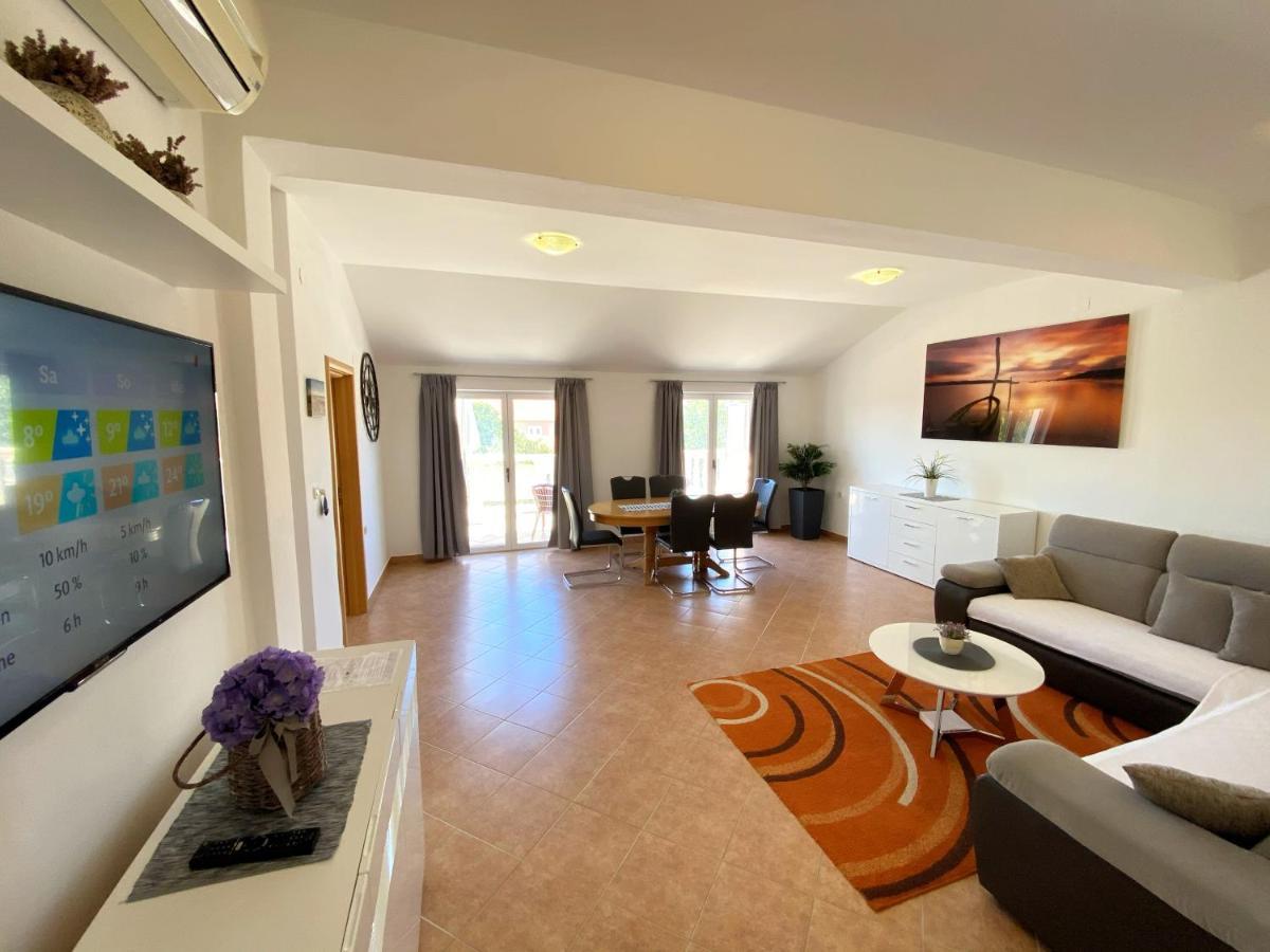Apartments Saric Biograd Na Moru Exterior photo