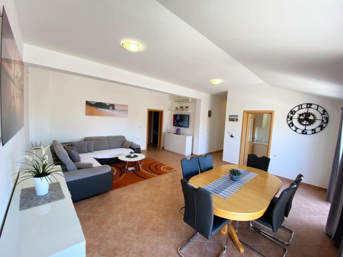 Apartments Saric Biograd Na Moru Exterior photo