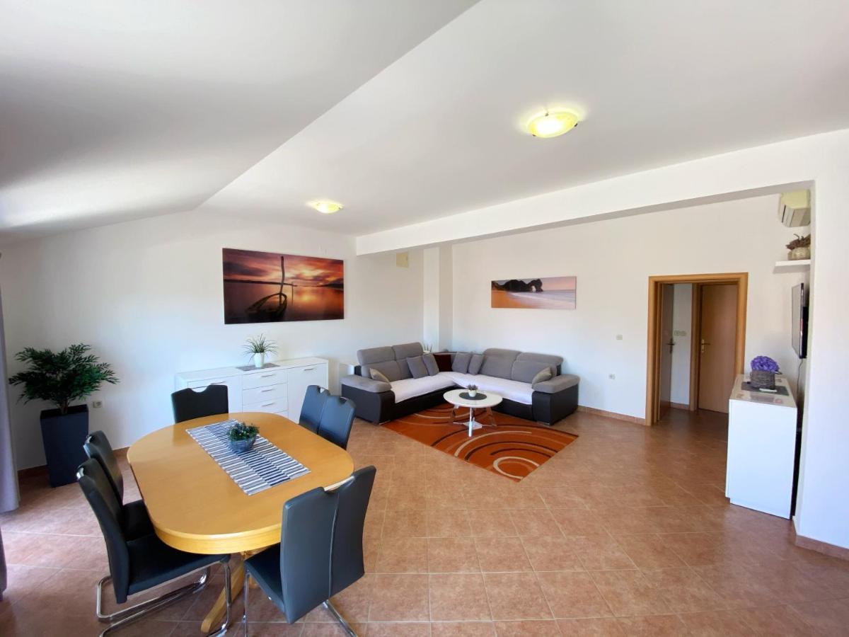 Apartments Saric Biograd Na Moru Exterior photo