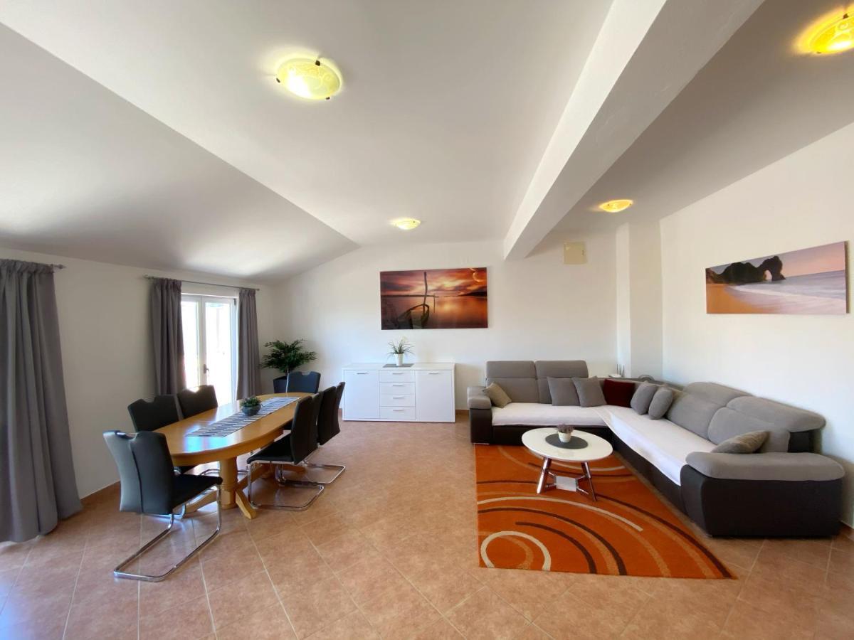 Apartments Saric Biograd Na Moru Exterior photo