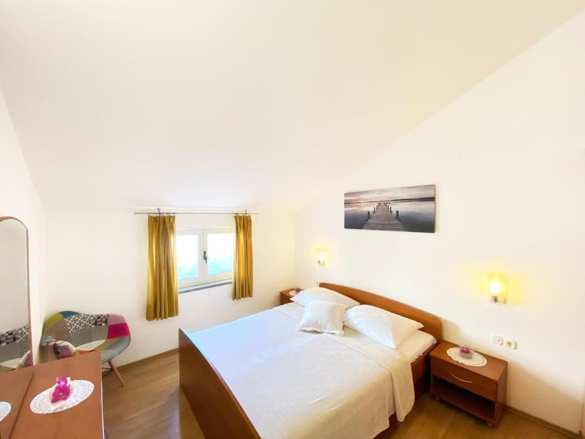 Apartments Saric Biograd Na Moru Exterior photo