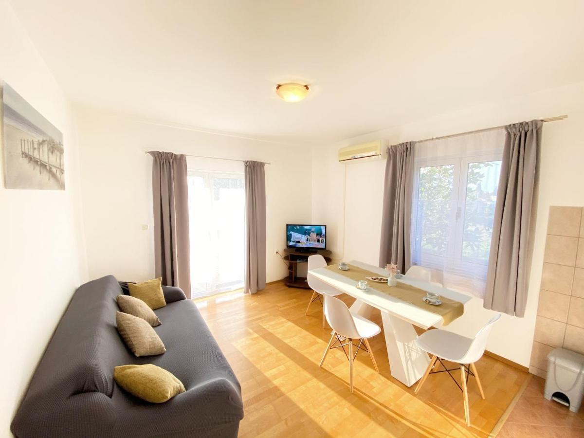 Apartments Saric Biograd Na Moru Exterior photo