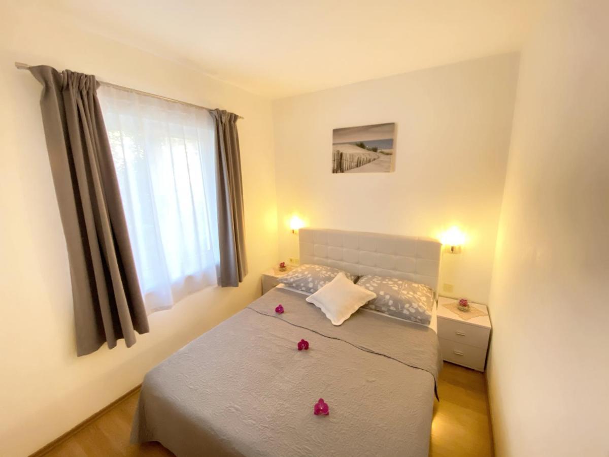 Apartments Saric Biograd Na Moru Exterior photo