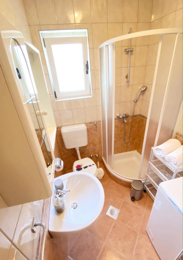 Apartments Saric Biograd Na Moru Exterior photo